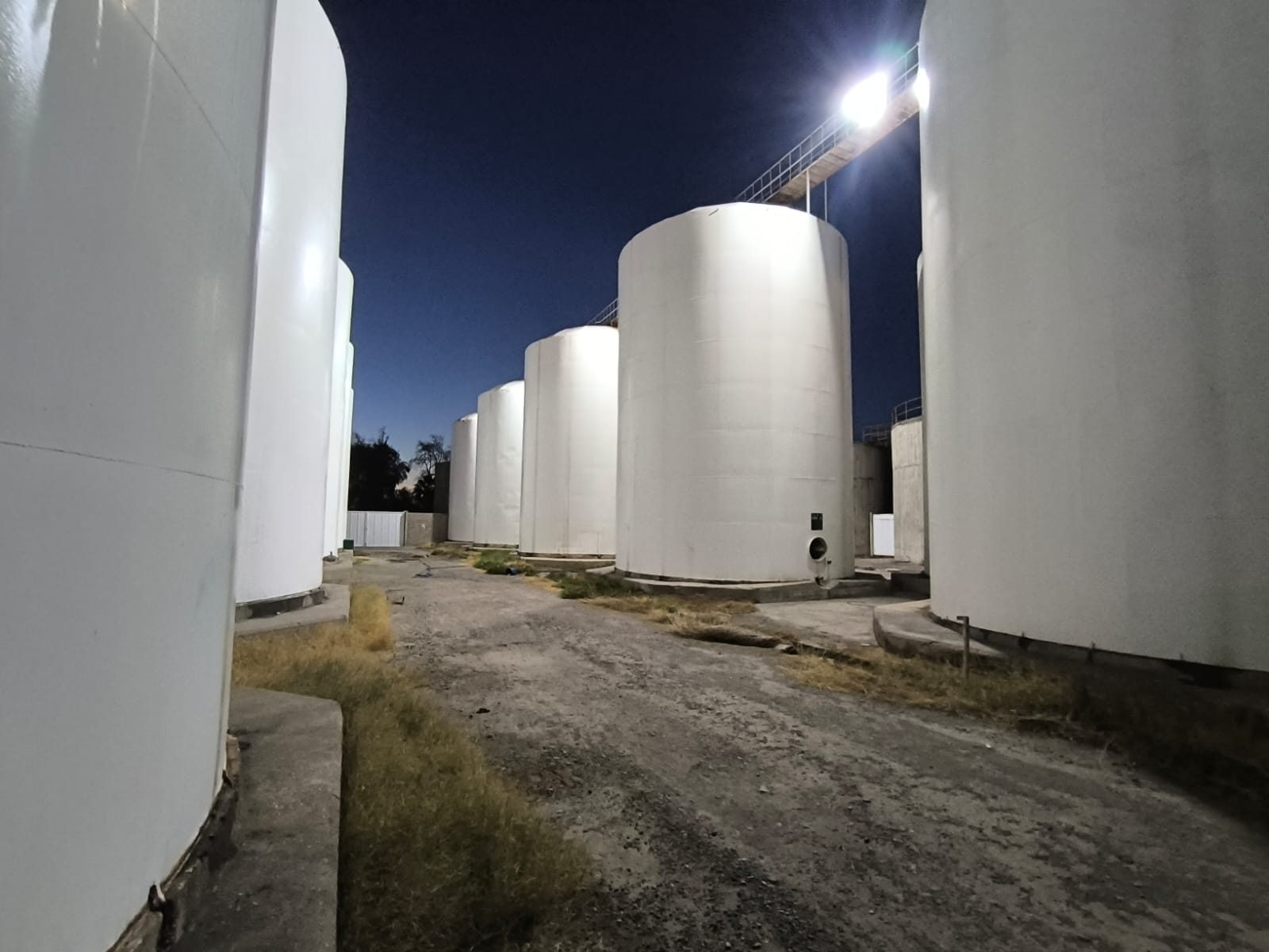 Intervención nocturna en planta industrial